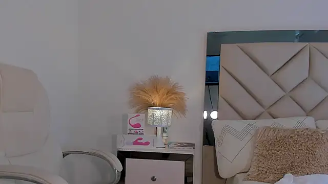 alexa tobar online show from 10/30/25, 04:37