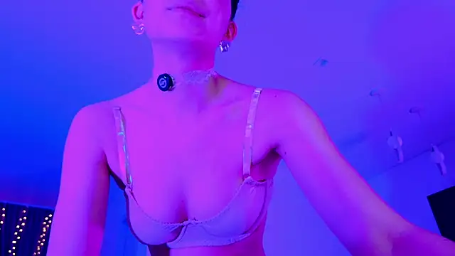 Snapshot of AngellaRoss chatting on 12/13/25, 08:04 AngellaRoss online show from 12/13/25, 08:04