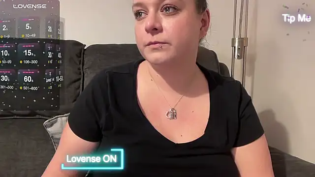 NaughtyWifeUK online show from 12/05/24, 09:00