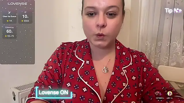 NaughtyWifeUK online show from 12/23/24, 11:17