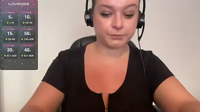 NaughtyWifeUK online show from 10/18/25, 02:19