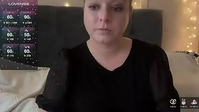 NaughtyWifeUK online show from 10/13/25, 04:19