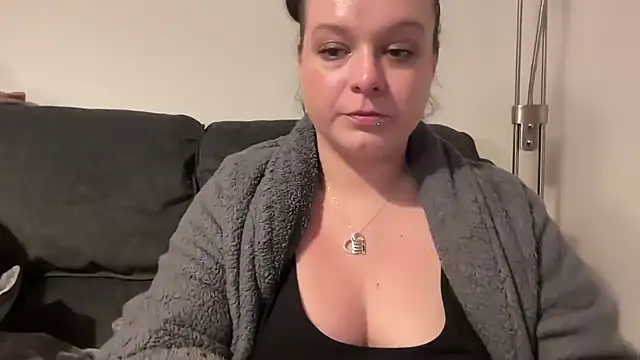 NaughtyWifeUK online show from 03/11/25, 11:15