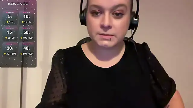 NaughtyWifeUK online show from 11/28/25, 04:07