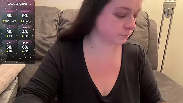 Snapshot of NaughtyWifeUK chatting on 04/16/26, 06:14 NaughtyWifeUK online show from 04/16/26, 06:14