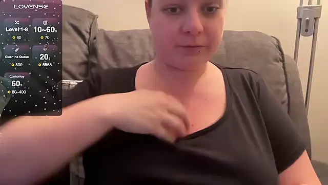 Snapshot of NaughtyWifeUK chatting on 04/05/26, 06:47 NaughtyWifeUK online show from 04/05/26, 06:47