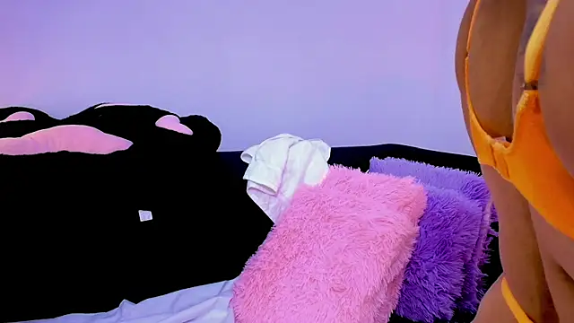 Brenda  gomez online show from 01/04/25, 04:23