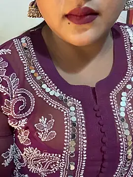 Snapshot of Ayesha_mahi chatting on 10/13/25, 10:28 Ayesha mahi online show from 10/13/25, 10:28