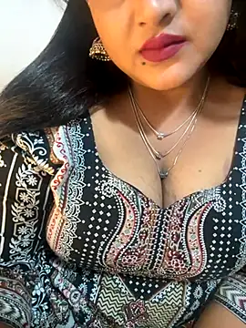 Snapshot of Ayesha_mahi chatting on 11/18/25, 12:19 Ayesha mahi online show from 11/18/25, 12:19