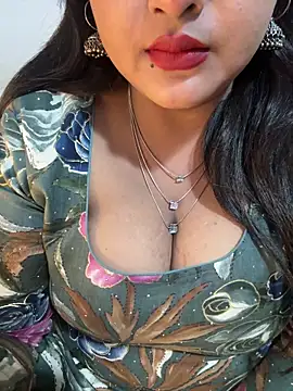 Snapshot of Ayesha_mahi chatting on 12/15/25, 12:11 Ayesha mahi online show from 12/15/25, 12:11