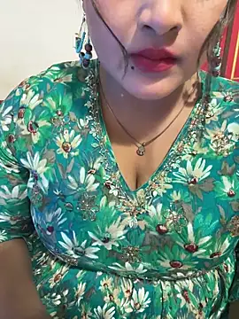 Snapshot of Ayesha_mahi chatting on 11/21/25, 10:47 Ayesha mahi online show from 11/21/25, 10:47