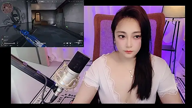 Snapshot of Daisy-77 chatting on 07/13/26, 01:32 Daisy-77 online show from 07/13/26, 01:32