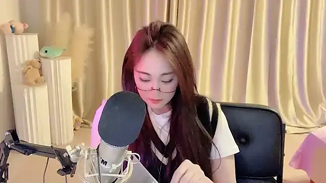 Daisy-77 online show from 02/28/25, 08:39