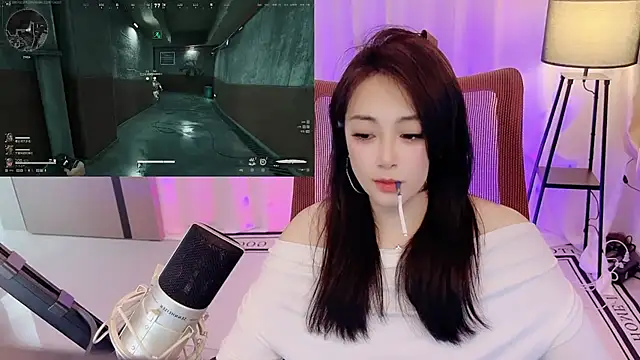 Snapshot of Daisy-77 chatting on 07/10/26, 02:17 Daisy-77 online show from 07/10/26, 02:17