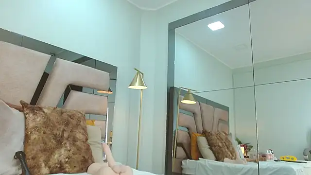 Snapshot of cintia_hills chatting on 11/15/25, 03:54 cintia hills online show from 11/15/25, 03:54