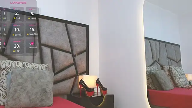 Snapshot of cintia_hills chatting on 12/20/25, 04:26 cintia hills online show from 12/20/25, 04:26