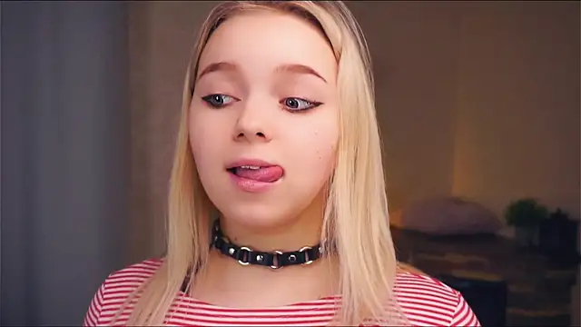 ZaraCreedon online show from 03/22/25, 11:31