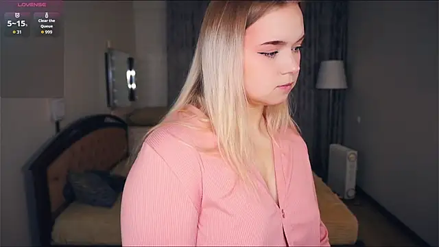 ZaraCreedon online show from 10/13/25, 05:09