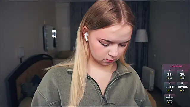 ZaraCreedon online show from 10/17/25, 05:11