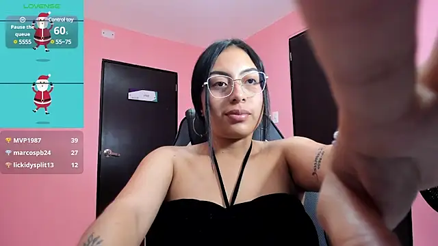 Snapshot of AlanaPetterson chatting on 12/21/24, 04:25 AlanaPetterson online show from 12/21/24, 04:25