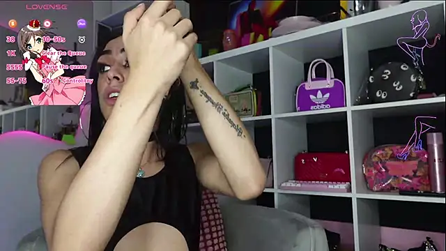 Perla Hotcortes online show from 02/22/25, 12:29