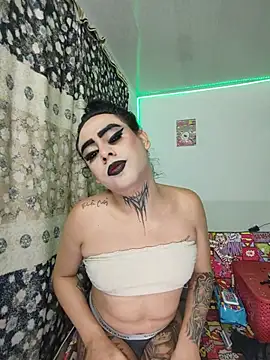 Perla Hotcortes online show from 06/27/26, 10:32