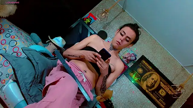 Snapshot of Perla_Hotcortes chatting on 11/07/25, 02:43 Perla Hotcortes online show from 11/07/25, 02:43