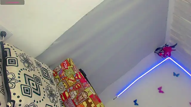Perla Hotcortes online show from 05/23/26, 03:38