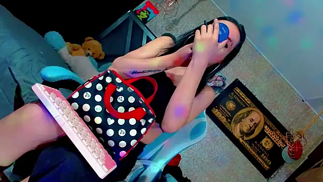 Perla Hotcortes online show from 10/15/25, 04:37