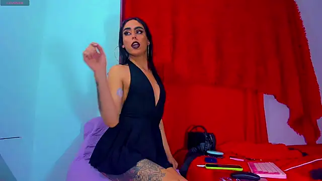 Perla Hotcortes online show from 02/13/25, 12:24