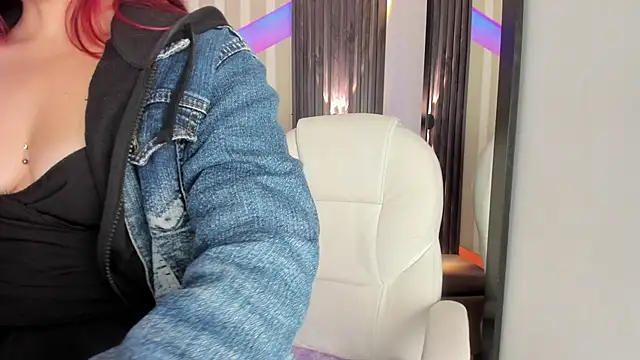 emily layton online show from 11/12/25, 02:43