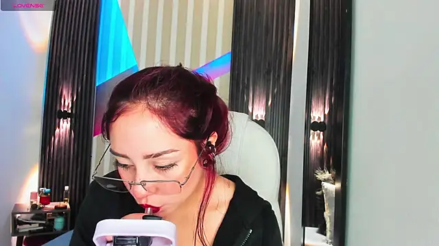 emily layton online show from 12/02/25, 02:41