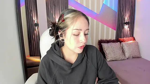 emily layton online show from 10/02/25, 02:42