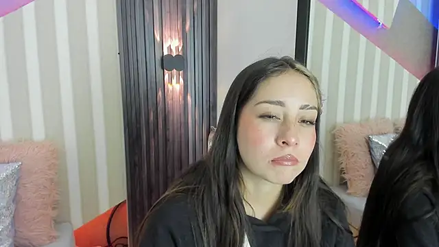 emily layton online show from 10/19/25, 04:32