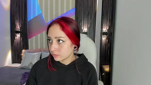 emily layton online show from 10/31/25, 01:52