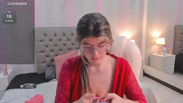 Snapshot of SEXMILLA_ chatting on 02/21/25, 02:06 SEXMILLA online show from 02/21/25, 02:06