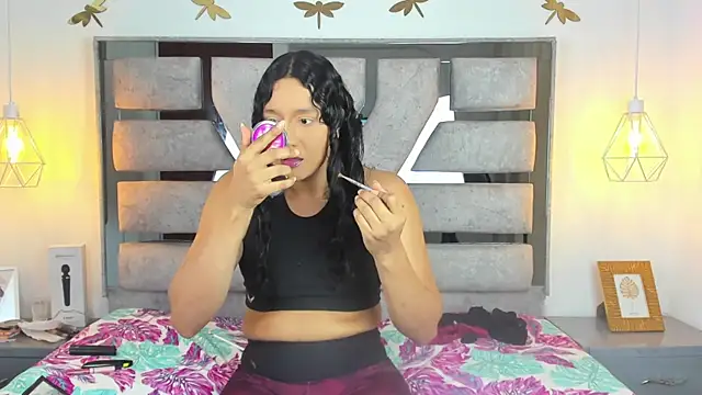 Alison Chan  online show from 12/17/25, 03:28