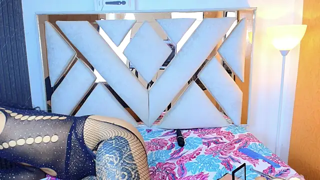 Alison Chan  online show from 10/21/25, 02:38