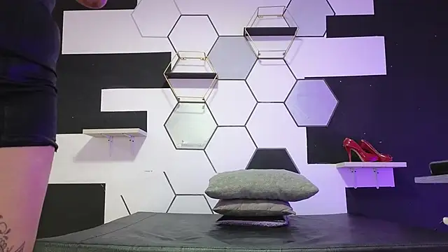 Snapshot of alondrabigtits chatting on 09/18/25, 12:30 alondrabigtits online show from 09/18/25, 12:30