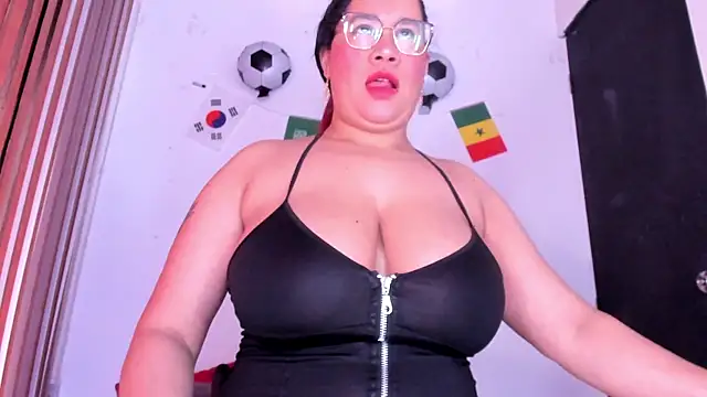 Snapshot of alondrabigtits chatting on 06/29/26, 12:05 alondrabigtits online show from 06/29/26, 12:05