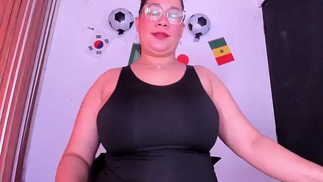 Snapshot of alondrabigtits chatting on 06/27/26, 12:22 alondrabigtits online show from 06/27/26, 12:22