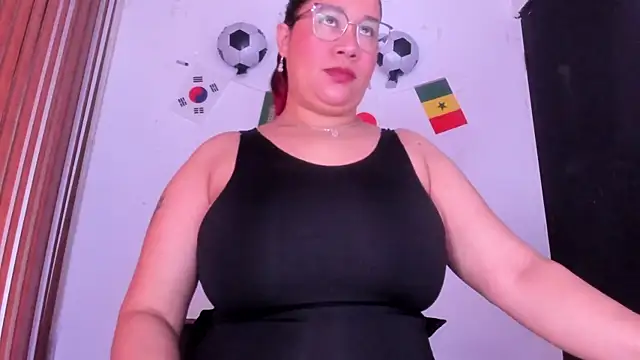 Snapshot of alondrabigtits chatting on 06/27/26, 12:11 alondrabigtits online show from 06/27/26, 12:11