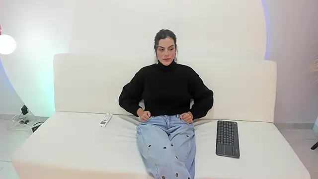 Snapshot of Ada_Monroe10 chatting on 11/25/25, 01:44 Ada Monroe10 online show from 11/25/25, 01:44