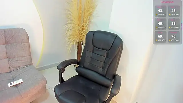 Snapshot of Ada_Monroe10 chatting on 10/22/25, 01:32 Ada Monroe10 online show from 10/22/25, 01:32