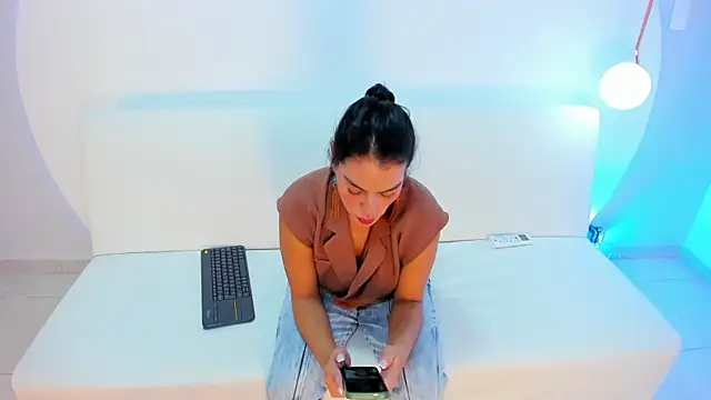 Snapshot of Ada_Monroe10 chatting on 11/13/25, 02:10 Ada Monroe10 online show from 11/13/25, 02:10