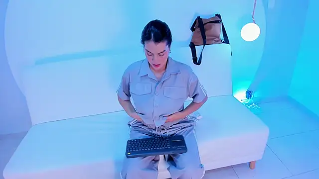 Snapshot of Ada_Monroe10 chatting on 11/11/25, 01:28 Ada Monroe10 online show from 11/11/25, 01:28