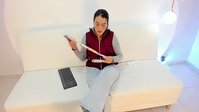 Snapshot of Ada_Monroe10 chatting on 11/14/25, 01:48 Ada Monroe10 online show from 11/14/25, 01:48