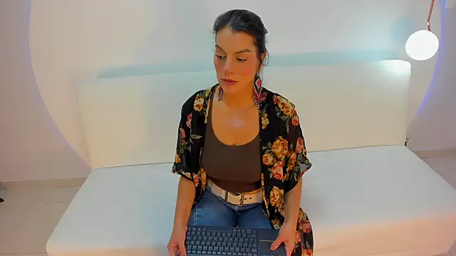 Snapshot of Ada_Monroe10 chatting on 11/06/25, 01:37 Ada Monroe10 online show from 11/06/25, 01:37