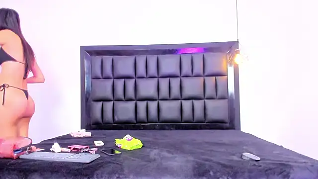 Snapshot of MIA_SOPHIA1 chatting on 09/24/25, 05:03 MIA SOPHIA1 online show from 09/24/25, 05:03