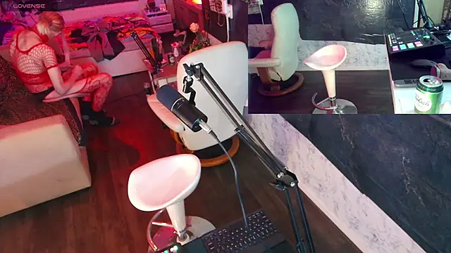 Doggyray44 online show from 12/21/24, 11:34
